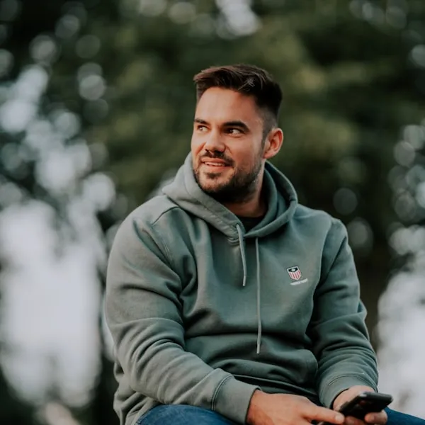Krisztián Fekete – festmény és kiállítási részlet